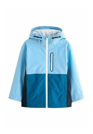 Giacca a pioggia con cappuccio per bambini, con blocchi di colore blu chiaro e blu scuro, zip frontale e tasca sul petto con zip verticale.