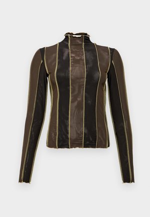 Hosszú ujjú felső áttetsző barna és fekete hálós anyagból, arany varrással körvonalazott függőleges csíkokkal és fodros, magas gallérral.