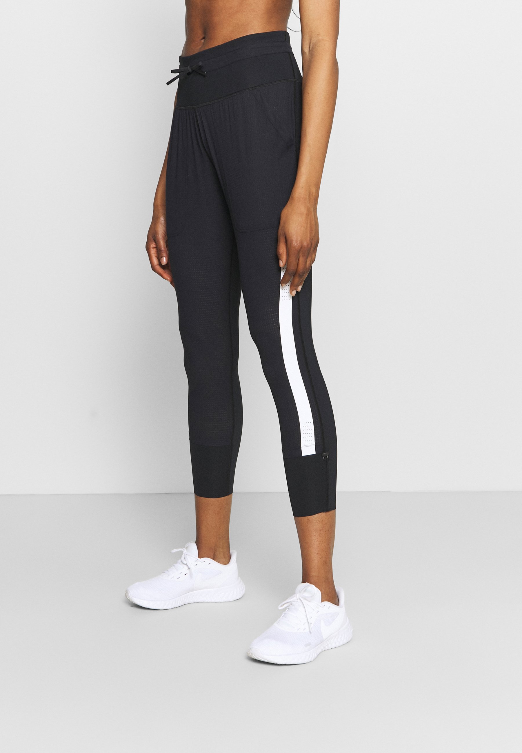 Under Armour RUN ANYWHERE PANT - Pantaloni sportivi - black/nero -  Zalando.it