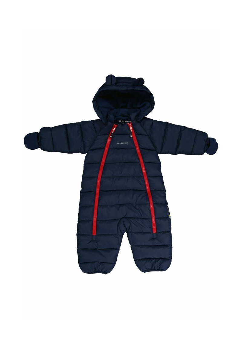 Marinblå vadderad snoverall med huva, med röda dragkedjor och björnöron. Mjuk material med quiltad textur för värme.