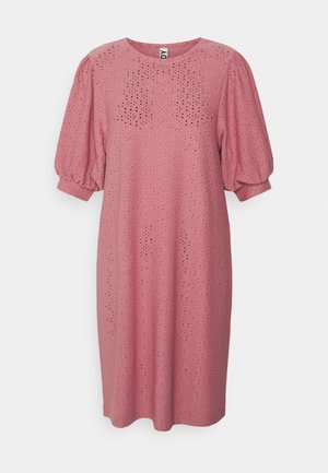 Vestido midi rosa con mangas cortas abullonadas y detalle de bordado de ojales en toda la tela.