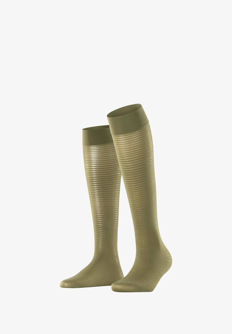 Knielange compressiekousen in olijfgroen met een verticale ribpatroon en een gladde textuur. Rond punt en versterkt boordontwerp.