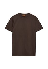 Brun, kortærmet t-shirt lavet af blødt stof. Funktioner en rund halskant og et diskret logo på ærmet. Glat tekstur, enkelt design.