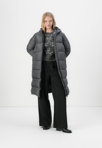 ONLY ONLMONTANA LIFE PUFFER JACKET - Zimski kaput - blackened pearl