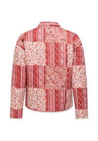 Veste matelassée patchwork à manches longues, avec des motifs floraux et rayés rouges, roses et crème vue de dos.