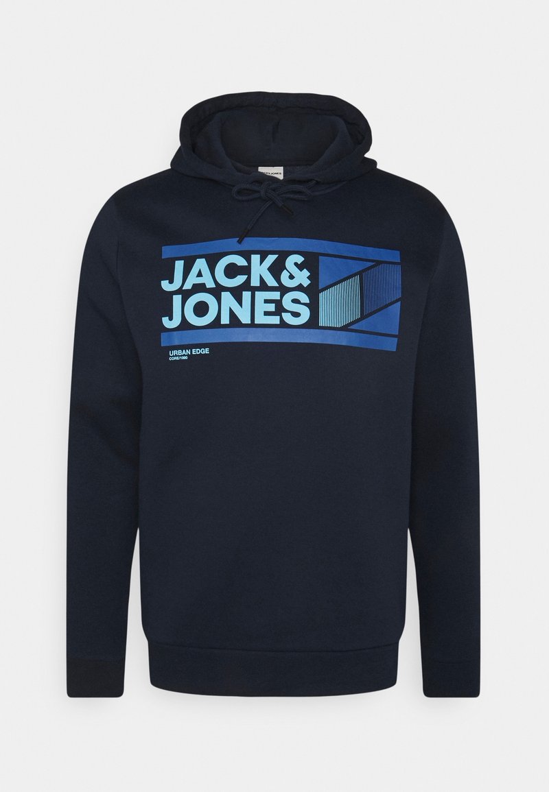 Tmavě modrá bavlněná mikina s kapucí, na přední straně s velkým modrým grafickým potiskem s nápisem "JACK & JONES" a proužkovanými akcenty.