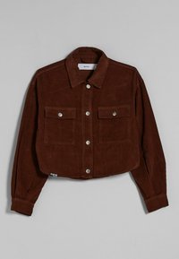 Hnědý krátký manšestrový kabátek s límečkem, zapínáním na knoflíky vpředu, dvěma náprsními kapsami a stříbrnými knoflíky. Dokončený štítkem s logem na spodním okraji.