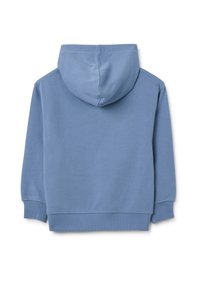 Sudadera con capucha de algodón azul, con capucha, puños y dobladillo acanalados. Textura suave con un color sólido, sin patrones ni detalles distintivos visibles.