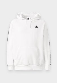 Sudadera blanca con capucha, hecha de un material suave, con un bolsillo frontal, logotipo negro en el pecho y rayas negras a lo largo de las mangas.
