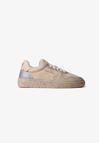 Valitud, beige