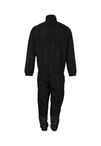 Zwarte waterdichte overall met een hoge kraag, elastische manchet en enkels. Heeft een gestructureerd patroonpaneel op de onderbenen.