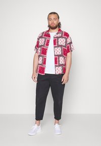 Pier One PAISLEY  - Camisa - red-beige
