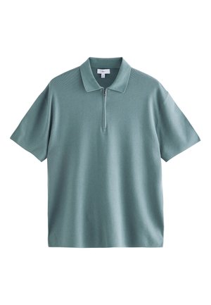 Polo majica s kratkimi rokavi v umirjeni morsko zeleni barvi. Ima kratko zapenjanje na zadrgo, mehko pleteno teksturo in klasičen dizajn ovratnika.