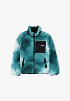 Polarowa kurtka w kolorze morskim z czarną kieszenią na piersi, suwakiem z przodu i wysokim kołnierzem; posiada teksturowany wzór i kontrastowe czarne wykończenia.