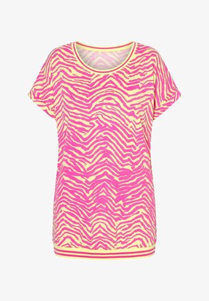 Dames top met korte mouwen met felroze zebrastripes op een lichtgele achtergrond en bijpassende gestreepte zoom en halslijn.