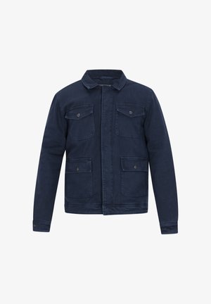 Granatowa kurtka z kołnierzem, dwoma kieszeniami na piersi, dwoma dolnymi kieszeniami oraz zdobieniami z guzikami, wykonana z wytrzymałego, strukturalnego materiału.