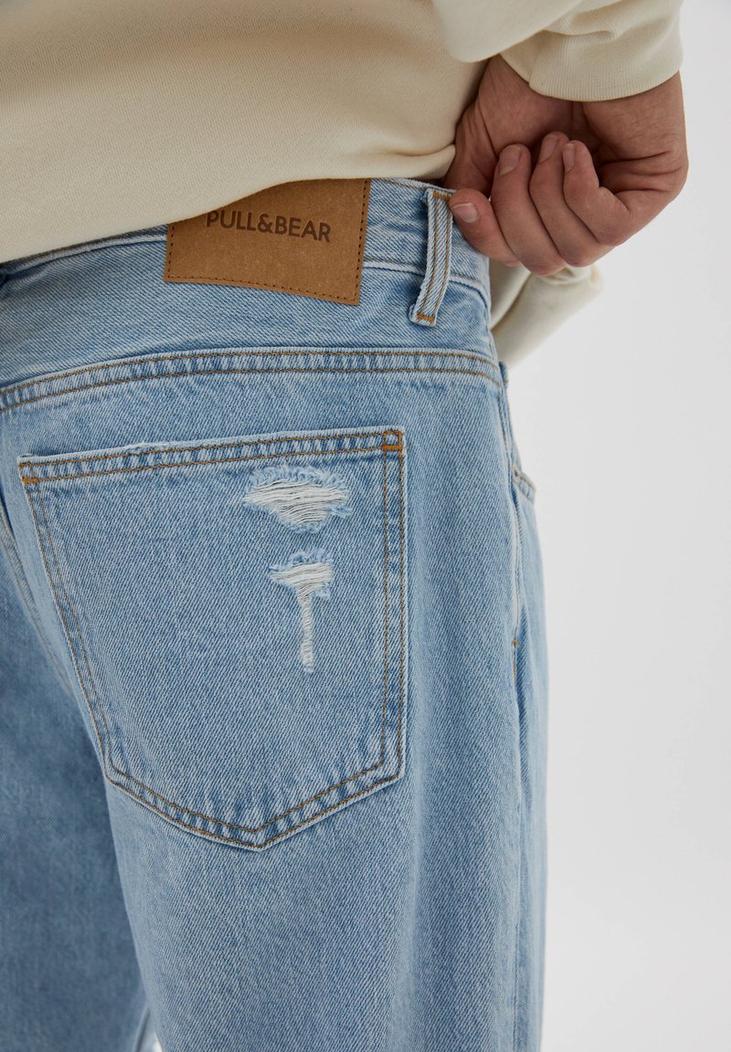 Herren Skinny Fit | PULL&BEAR STANDARD-FIT-JEANS MIT ZIERRISSEN AN DEN HOSENBEINEN Jeans Straight Leg royal blue/royal - VY83591 Herren Skinny Fit | PULL&BEAR STANDARD-FIT-JEANS MIT ZIERRISSEN AN DEN HOSENBEINEN Jeans Straight Leg royal blue/royal - VY83591