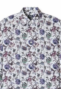 Weißes Hemd mit Knopfleiste, das ein florales Muster mit lila, grünen und blauen Blumen auf weißem Hintergrund zeigt. Hat einen klassischen Kragen.