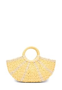 Borsa a tracolla gialla intessuta a forma di mezzaluna, con un manico circolare e accenti beige a contrasto per un tocco di dettaglio in più.