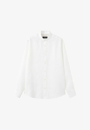 Chemise blanche à manches longues avec col mandarin, ourlet droit et poignets à un seul bouton sur un fond uni.