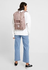 Herschel LITTLE AMERICA MID VOLUME Rucksack ash rose/light