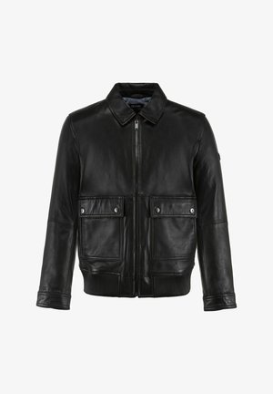 Czarna skórzana kurtka z kołnierzem, zapinana na zamek z przodu, z dwoma kieszeniami na piersi oraz ściągaczem na dole. Gładka faktura i minimalne akcenty z metalowych elementów.