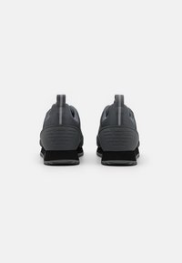 EA7 Emporio Armani LACES UNISEX - Sapatilhas - iron gate/black/silver