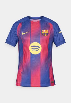 Maillot du FC Barcelone avec un design à rayures bleu et bordeaux, logo Nike, logo Spotify, texture côtelée et manches courtes.