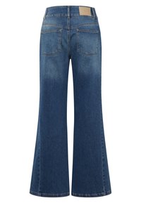 Wide-leg jeans in medium blue denim, featuring a high waist, two back pockets, and a textured fabric. Logo patch at the back waistband.