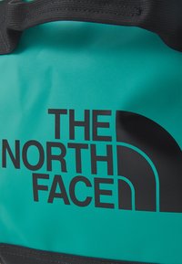 The North Face BASE CAMP DUFFEL - M - Saco de viagem - porcelain green/black