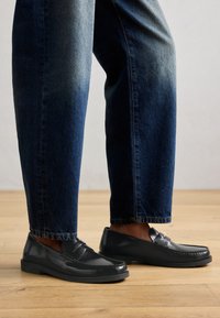 Non sélectionné, black