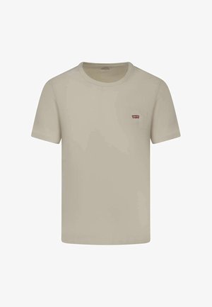 Camiseta de algodón beige de manga corta, cuello redondo y un pequeño logo rojo de Levi's en el lado izquierdo del pecho. Diseño sencillo, sin patrones o acentos distintos.