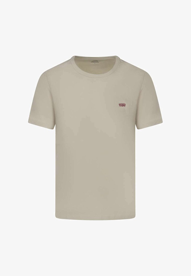 Camiseta de algodón beige de manga corta, cuello redondo y un pequeño logo rojo de Levi's en el lado izquierdo del pecho. Diseño sencillo, sin patrones o acentos distintos.