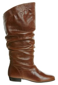 Bottes en cuir marron hauteur genou avec un design décontracté. Caractéristiques d'une texture lisse et d'un talon bas empilé. Accentué par de douces plis.