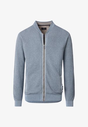 Niebieska, lekka kurtka zapinana na zamek, o teksturowanym, dzianym wzorze, z prążkowanym kołnierzem, mankietami i dołem, wyposażona w boczne kieszenie oraz subtelne logo.