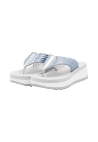 Tongs à talon avec une sangle en textile bleu métallisé, semelle blanche et grip texturé. Présente une semelle superposée avec des accents gris.