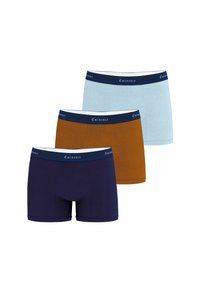 Trois paires de boxers ajustés en bleu marine, marron et bleu clair, chacun avec une ceinture en bleu marine portant le logo "Eminence".