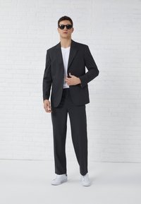 Pier One - CONTEMPORARY SUIT - Öltöny - mottled dark grey Miniatűr kép 1