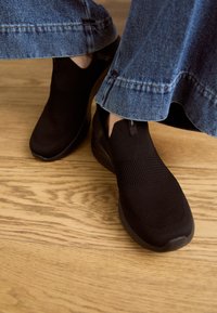 ULTRA FLEX 3.0 - Slip-ons - black