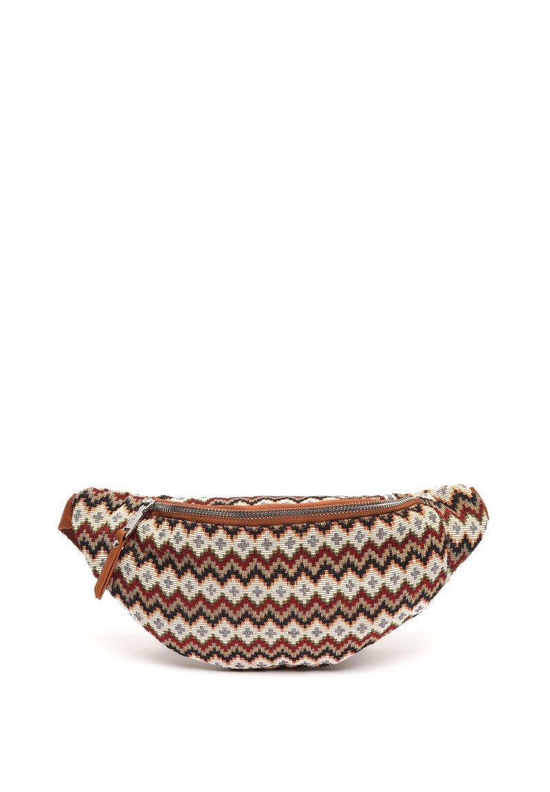 Vävd tyg crossbody-väska i geometriskt mönster av kräm, röd och grön nyanser. Har dragkedjestängning och bruna läderdetaljer.
