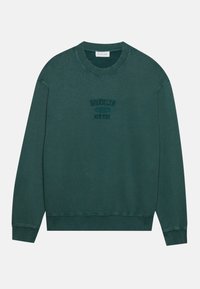 Groene sweatshirt van zachte stof, met geribbelde manchetten, een ronde hals en geborduurde tekst "BROOKLYN 1993 NEW YORK" aan de voorkant.