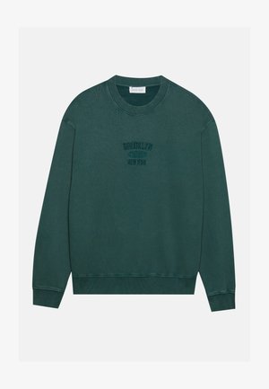 Zelená mikina vyrobená z mäkkého materiálu, s rebrovanými manžetami, okrúhlym výstrihom a vyšívaným textom "BROOKLYN 1993 NEW YORK" na prednej strane.