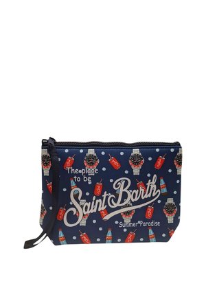 Bustina blu navy con zip e cinturino da polso, stampata con orologi, bottiglie di soda, cubetti di ghiaccio e testo "The place to be Saint Barth Summer Paradise."