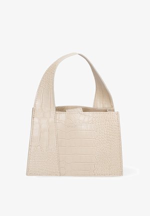 Beige handtas met krokodillenprint, heeft een gestructureerde vorm en twee brede, gebogen handvatten. Gladde textuur met een glanzende afwerking.