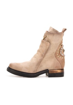 ARIA - Botki sznurowane