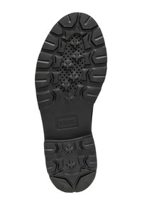 Suola di scarpa in gomma nera con un robusto motivo di battistrada, caratterizzata da sezioni prominenti e fori di ventilazione per la traspirabilità.