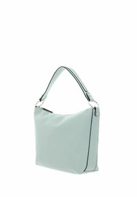 Sac à main en cuir vert menthe avec une texture, présentant une forme incurvée, une sangle allongée unique et une fermeture éclair sécurisée.
