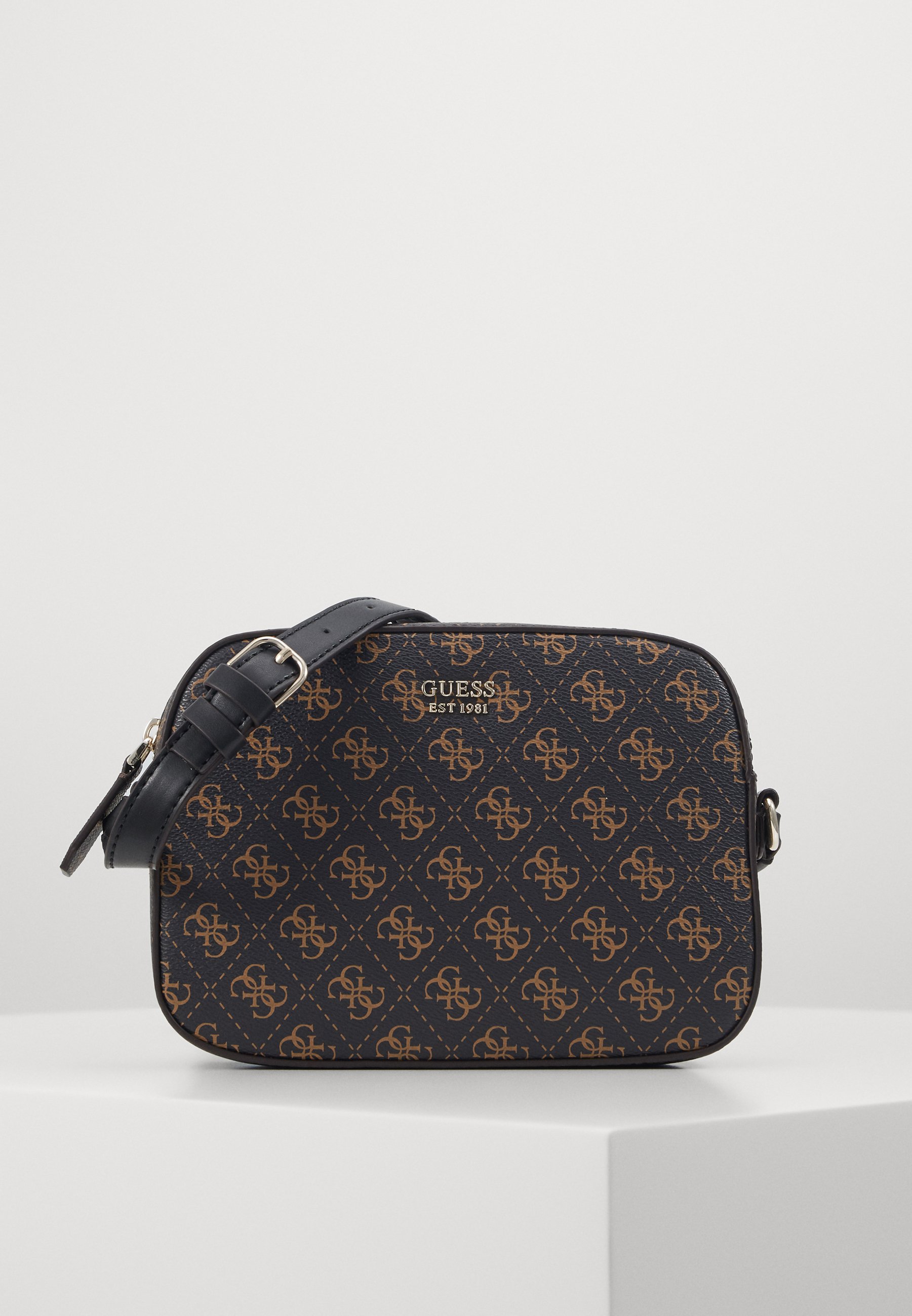 kamryn guess crossbody