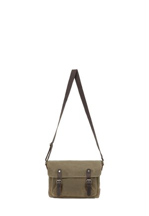 Borsa a tracolla in tela khaki con dettagli in pelle marrone scuro, tracolla regolabile, chiusura a pattina e due tasche frontali con fibbie.