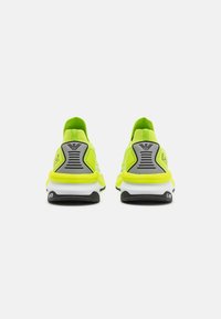 EA7 Emporio Armani CRUSHER SONIC UNISEX - Sportcipő - acid lime/black